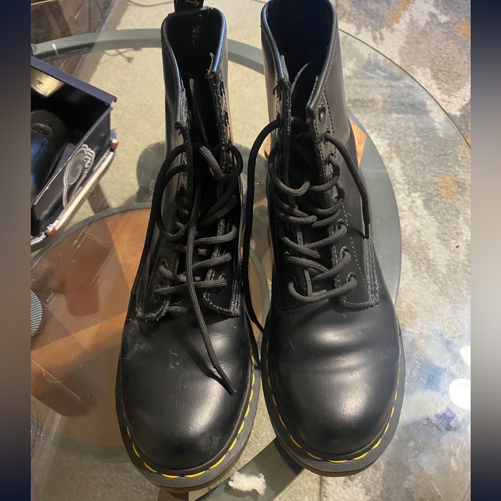Women’s size 8 dr martens